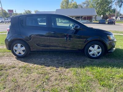 2020 Chevrolet Sonic LT   - Photo 5 - Rushville, IN 46173