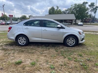 2019 Chevrolet Sonic LS Auto   - Photo 5 - Rushville, IN 46173