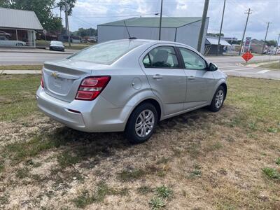 2019 Chevrolet Sonic LS Auto   - Photo 6 - Rushville, IN 46173