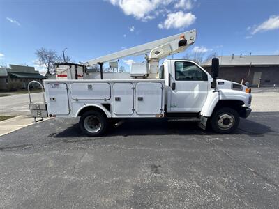 2004 GMC C4500 4500 Base - Photo 5 - Rushville, IN 46173