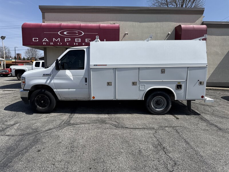 2022 Ford E-350 SD  