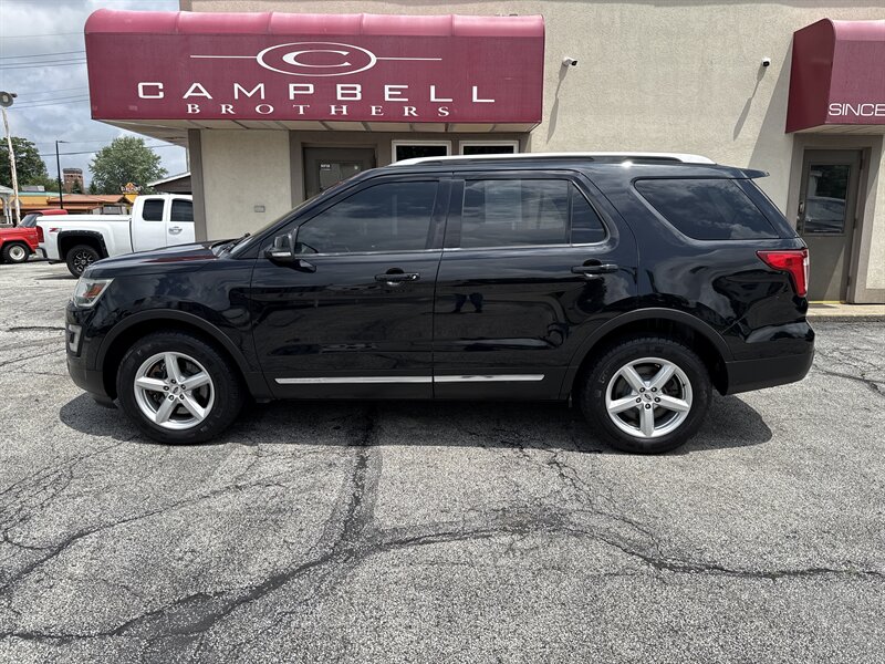 2017 Ford Explorer XLT   - Photo 1 - Rushville, IN 46173