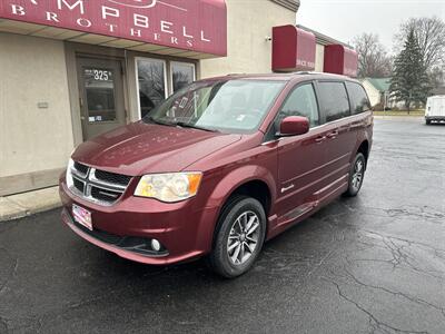 2017 Dodge Grand Caravan SXT   - Photo 2 - Rushville, IN 46173