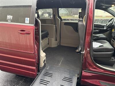 2017 Dodge Grand Caravan SXT   - Photo 13 - Rushville, IN 46173