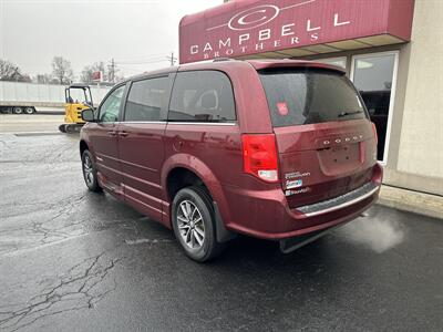 2017 Dodge Grand Caravan SXT   - Photo 6 - Rushville, IN 46173