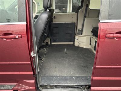 2017 Dodge Grand Caravan SXT   - Photo 10 - Rushville, IN 46173