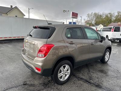 2022 Chevrolet Trax LS   - Photo 6 - Rushville, IN 46173