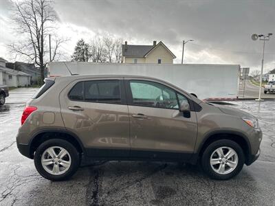 2022 Chevrolet Trax LS   - Photo 5 - Rushville, IN 46173