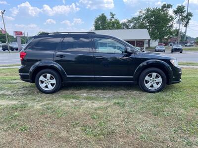 2012 Dodge Journey SXT   - Photo 5 - Rushville, IN 46173