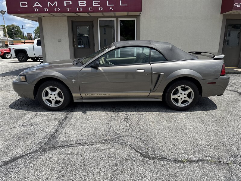 2002 Ford Mustang Deluxe