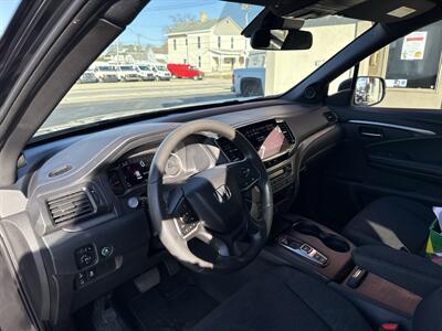 2022 Honda Pilot Sport   - Photo 9 - Rushville, IN 46173