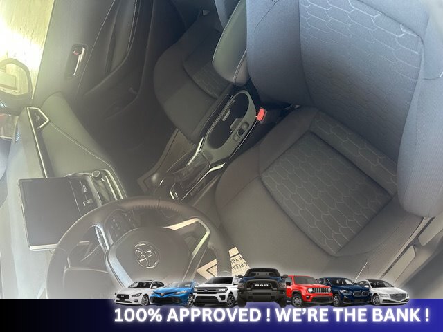 2025 Toyota Corolla Hatchback SE   - Photo 8 - Naples, FL 34112