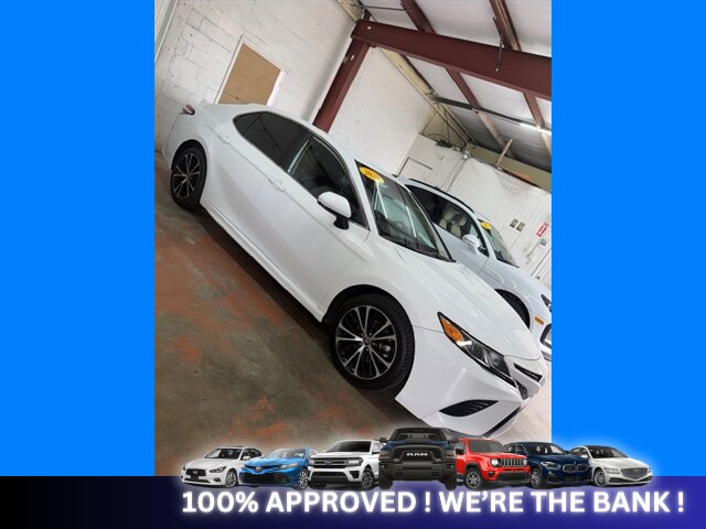 2020 Toyota Camry SE   - Photo 4 - Naples, FL 34112