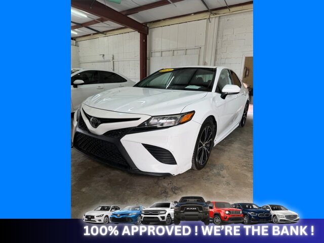 2020 Toyota Camry SE   - Photo 1 - Naples, FL 34112