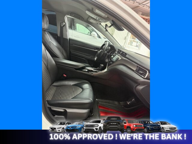 2020 Toyota Camry SE   - Photo 5 - Naples, FL 34112