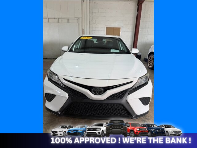 2020 Toyota Camry SE   - Photo 2 - Naples, FL 34112