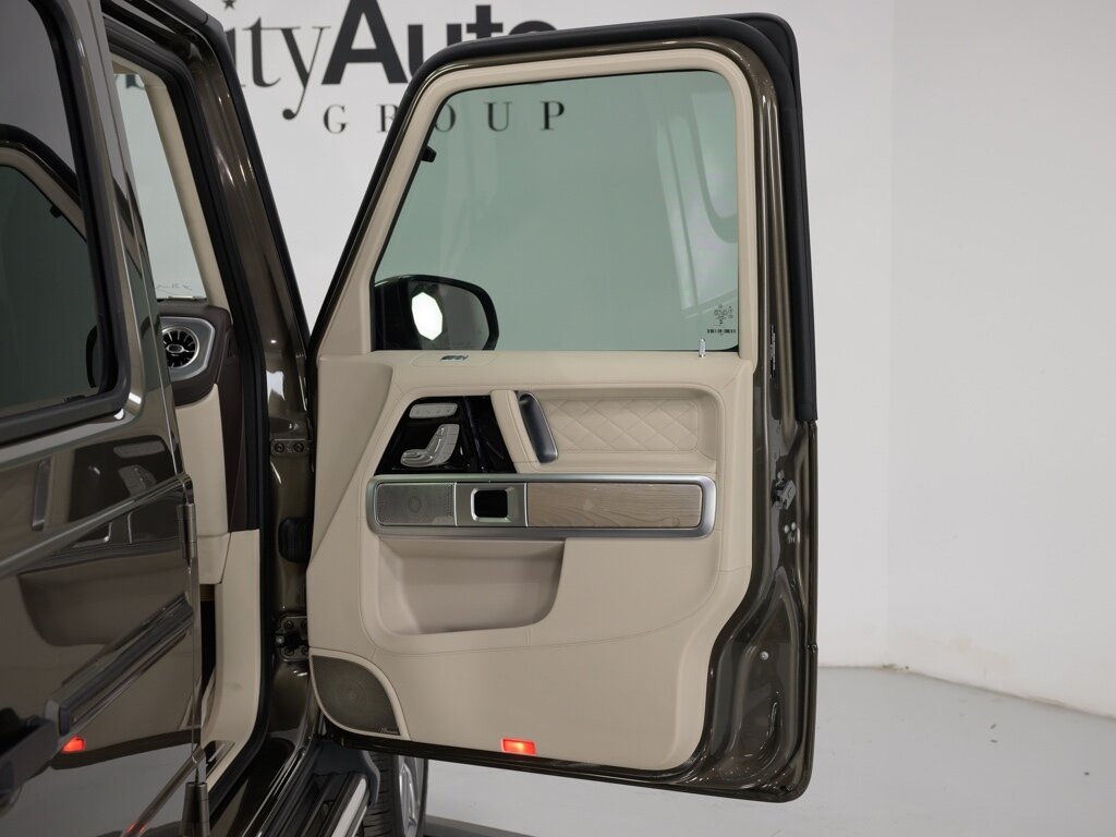2024 Mercedes-Benz AMG G63 Exclusive Interior Package Plus   - Photo 37 - Sarasota, FL 34243