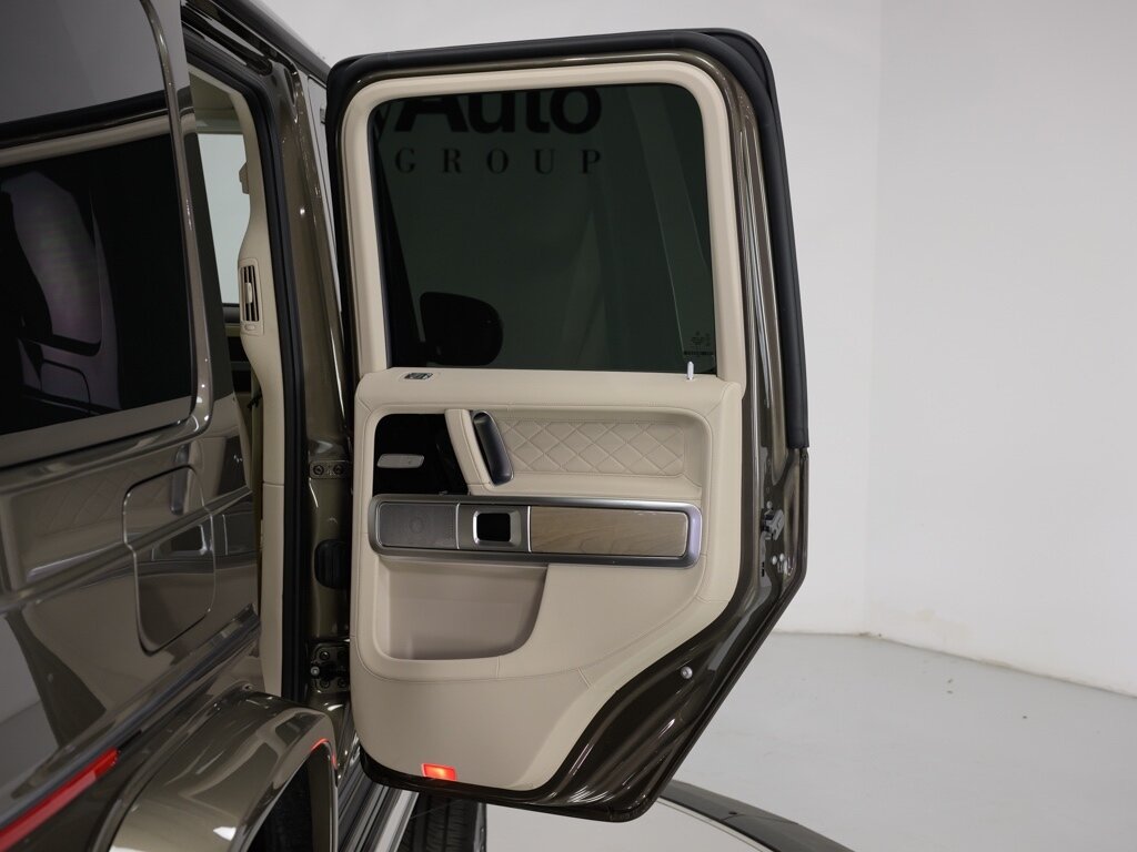 2024 Mercedes-Benz AMG G63 Exclusive Interior Package Plus   - Photo 39 - Sarasota, FL 34243