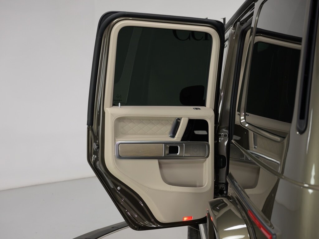 2024 Mercedes-Benz AMG G63 Exclusive Interior Package Plus   - Photo 38 - Sarasota, FL 34243