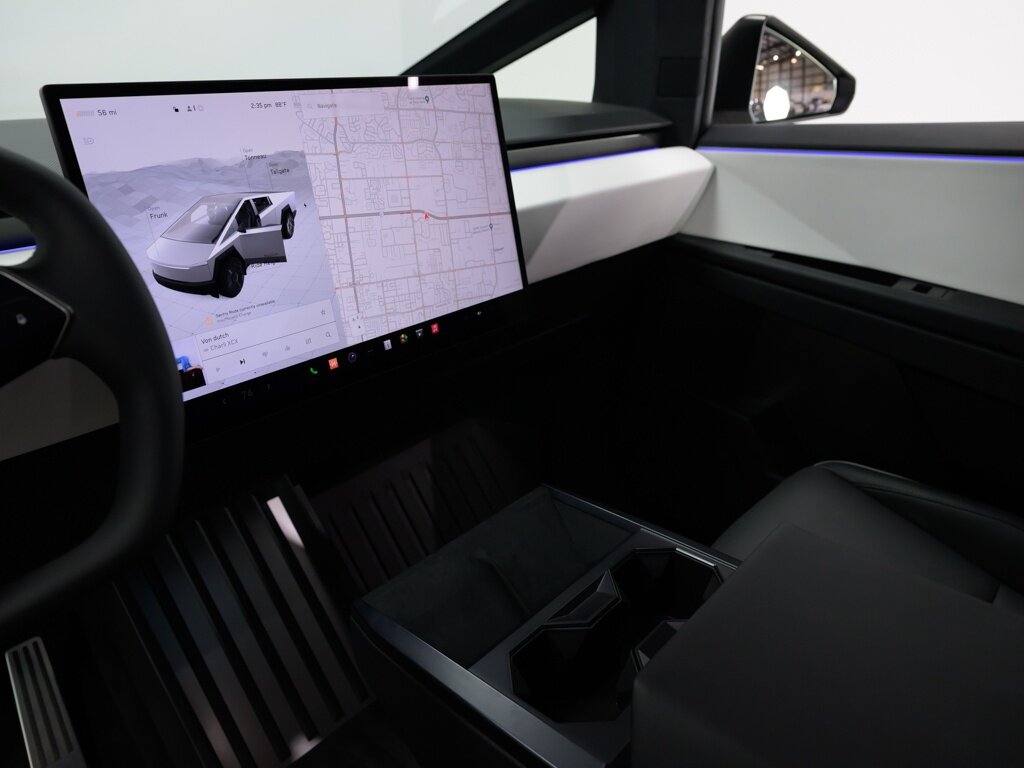 2024 Tesla Cybertruck Foundation Series AWD   - Photo 55 - Sarasota, FL 34243