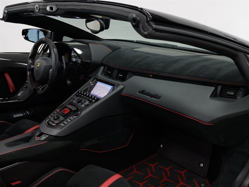 2021 Lamborghini Aventador SVJ Roadster Style Pack Leirio photo