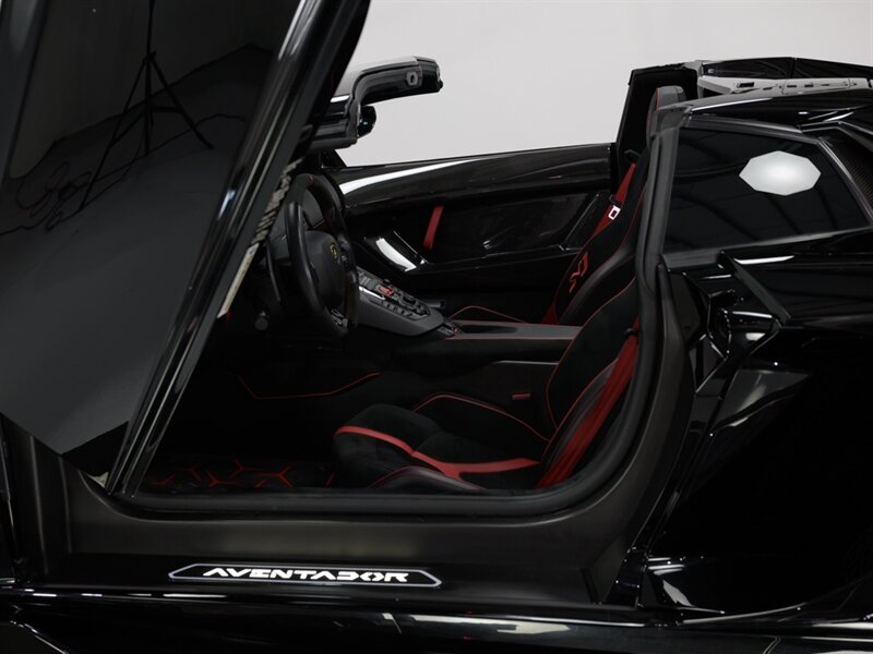 2021 Lamborghini Aventador SVJ Roadster Style Pack Leirio photo