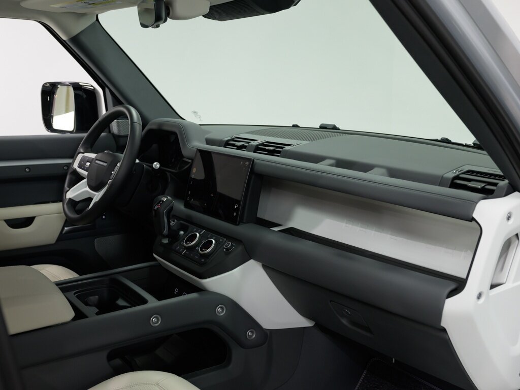 2023 Land Rover Defender 130 S Extended Leather Upgrade Fixed Side Steps   - Photo 56 - Sarasota, FL 34243