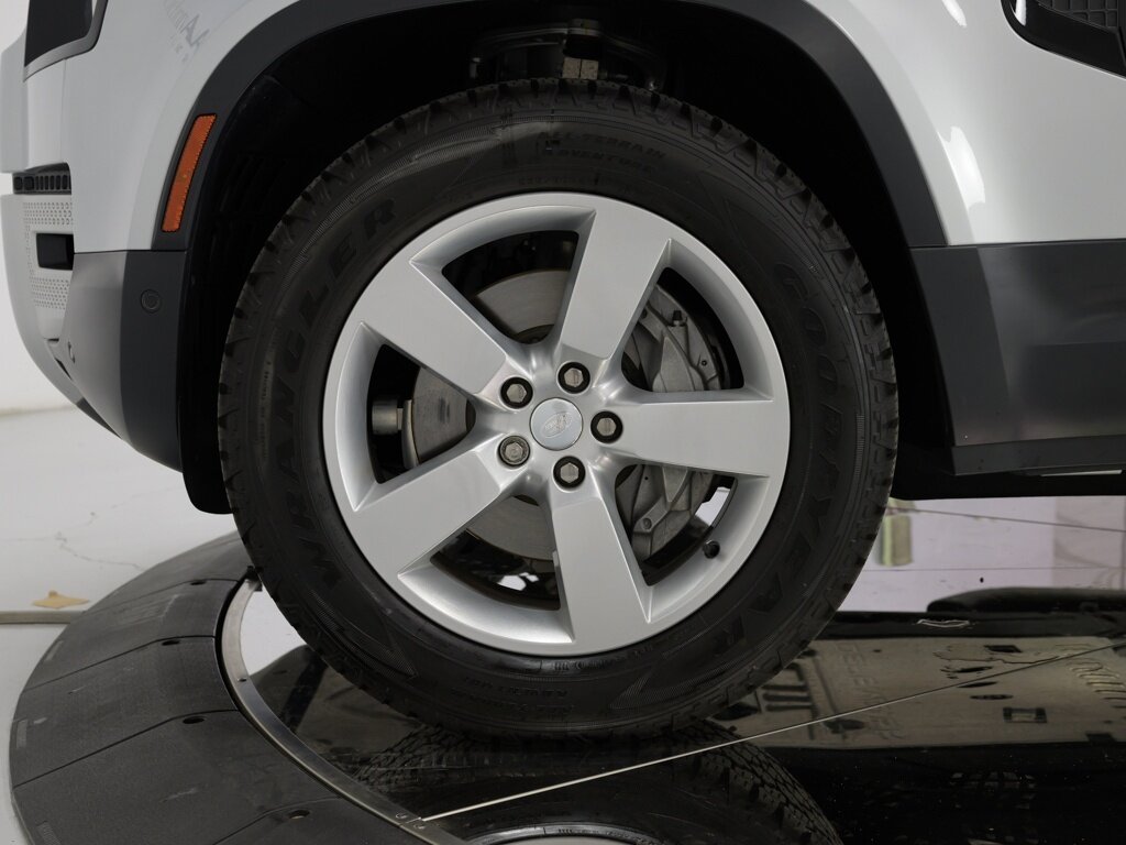 2023 Land Rover Defender 130 S Extended Leather Upgrade Fixed Side Steps   - Photo 26 - Sarasota, FL 34243