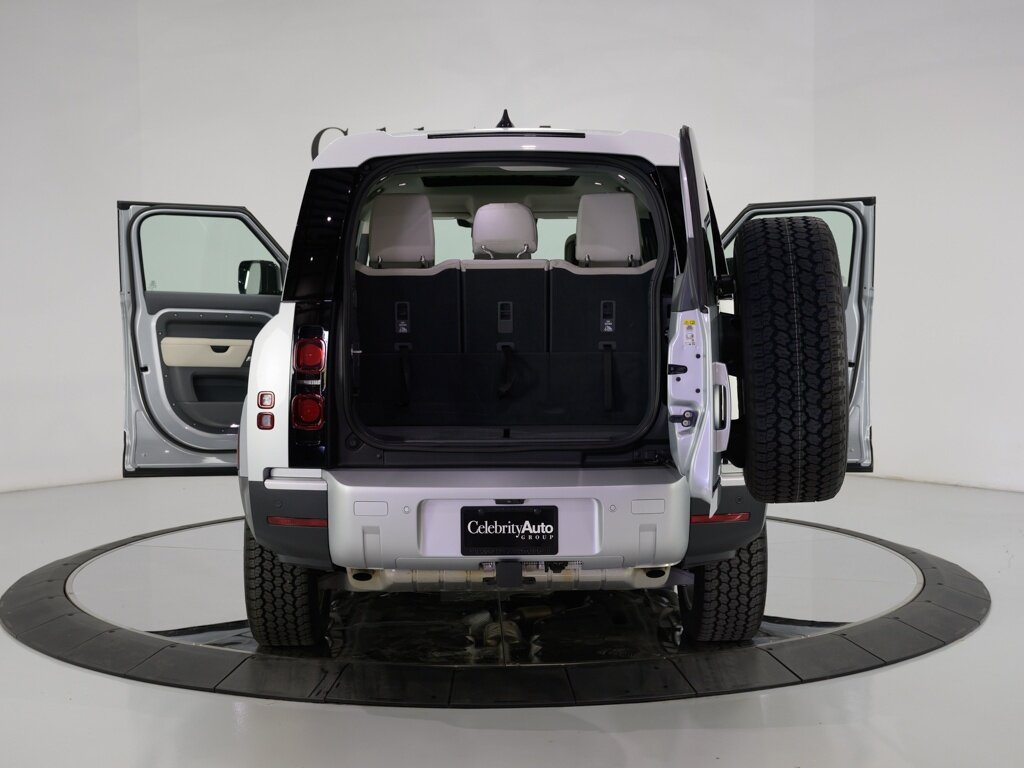 2023 Land Rover Defender 130 S Extended Leather Upgrade Fixed Side Steps   - Photo 39 - Sarasota, FL 34243