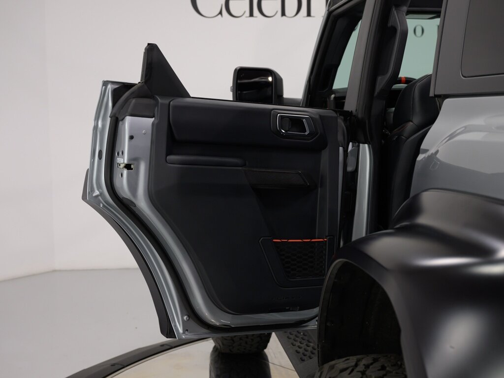 2023 Ford Bronco Raptor Interior Carbon Fiber 17 " KMC wheels   - Photo 47 - Sarasota, FL 34243