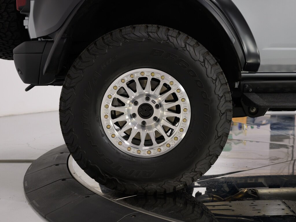 2023 Ford Bronco Raptor Interior Carbon Fiber 17 " KMC wheels   - Photo 44 - Sarasota, FL 34243