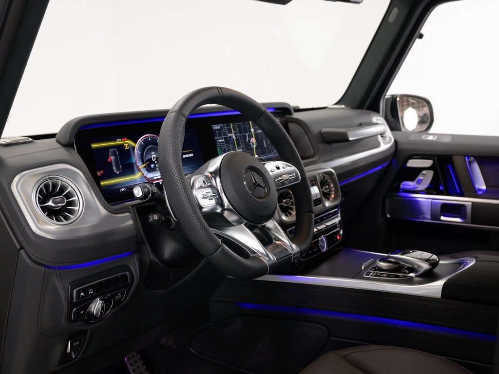 2024 Mercedes-Benz AMG G63 MANUFAKTUR Interior Plus Performance Pack   - Photo 40 - Sarasota, FL 34243