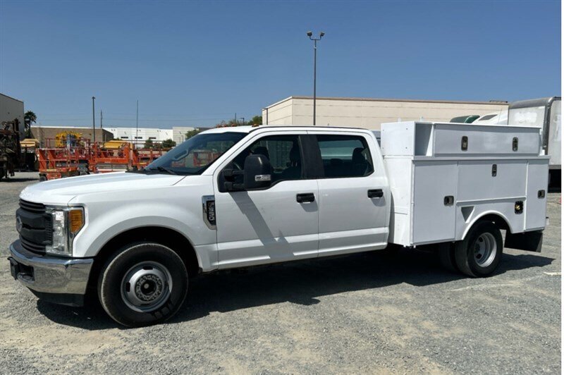 2017 Ford F-350 Utility Truck photo