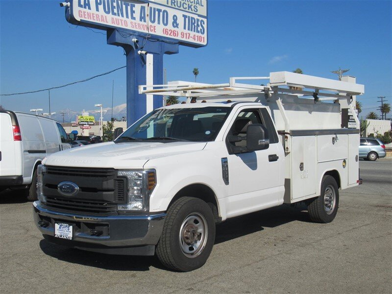 2018 Ford F-350 Utility Truck photo