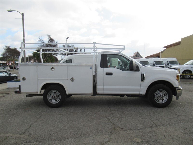 2018 Ford F-350 Utility Truck photo