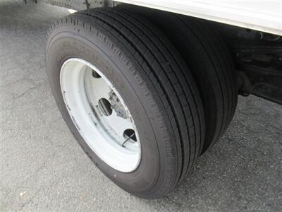 2019 Isuzu NRR Box Truck  20 Ft - Photo 15 - La Puente, CA 91744