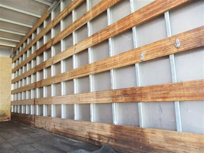 2019 Isuzu NRR Box Truck  20 Ft - Photo 13 - La Puente, CA 91744