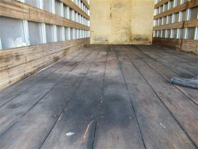 2019 Isuzu NRR Box Truck  20 Ft - Photo 12 - La Puente, CA 91744