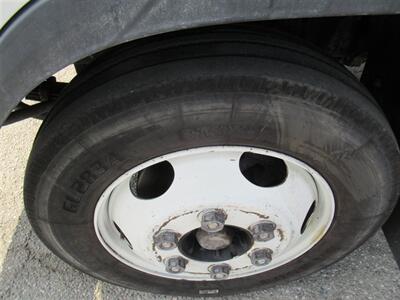 2019 Isuzu NRR Box Truck  20 Ft - Photo 16 - La Puente, CA 91744