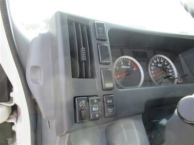 2019 Isuzu NRR Box Truck  20 Ft - Photo 19 - La Puente, CA 91744