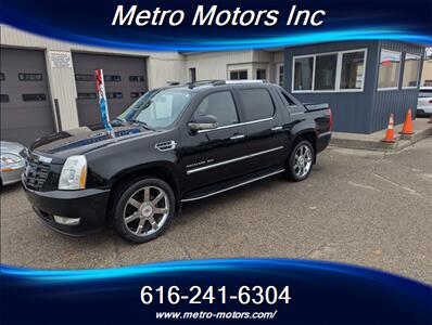 2012 Cadillac Escalade EXT Luxury   - Photo 2 - Grand Rapids, MI 49548
