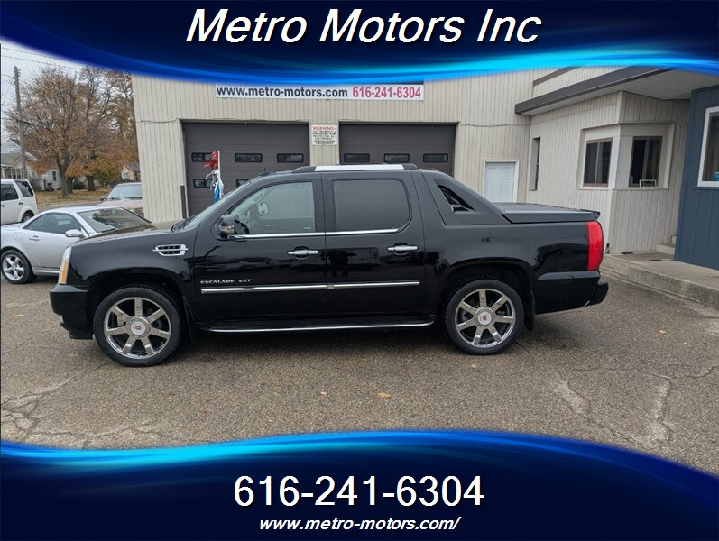 2012 Cadillac Escalade EXT Luxury   - Photo 1 - Grand Rapids, MI 49548