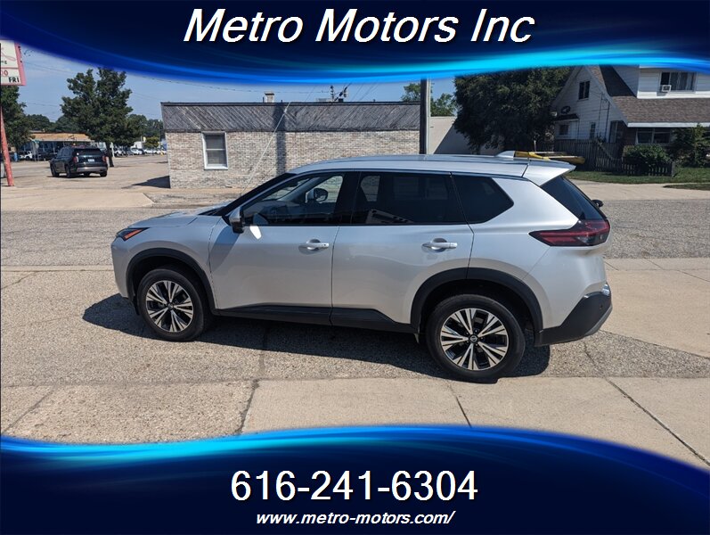 2021 Nissan Rogue SV   - Photo 1 - Grand Rapids, MI 49548