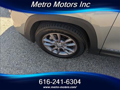 2023 GMC Terrain SLT   - Photo 11 - Grand Rapids, MI 49548