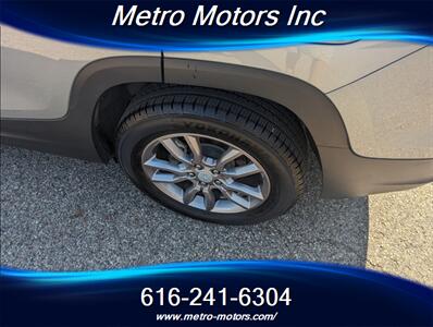 2023 GMC Terrain SLT   - Photo 10 - Grand Rapids, MI 49548