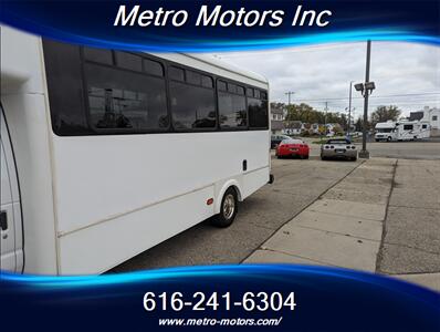 2012 FORD E450 GLAVAL UNIVERSAL 12 PASSENGER