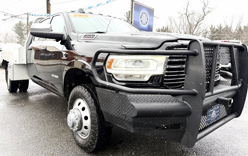 2019 RAM 3500 Laramie  Crew Cab LARAMIE FLAT BED 4X4 DRW - Photo 1 - Finksburg, MD 21048