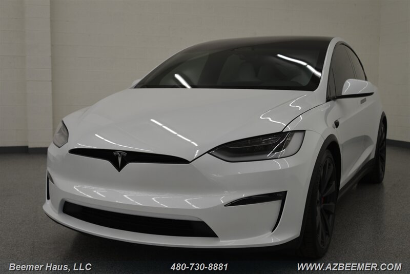 The 2023 Tesla Model X Plaid photos