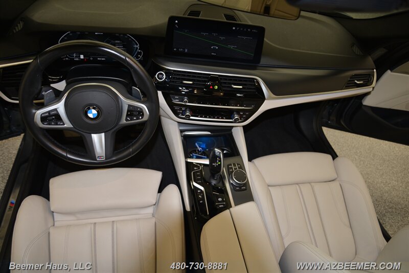2021 BMW 5-Series 530e photo