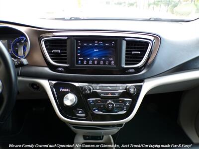 2018 Chrysler Pacifica Touring L   - Photo 43 - Mesa, AZ 85202